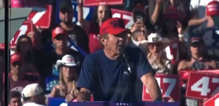 Dennis Quaid Trump Coachella rally