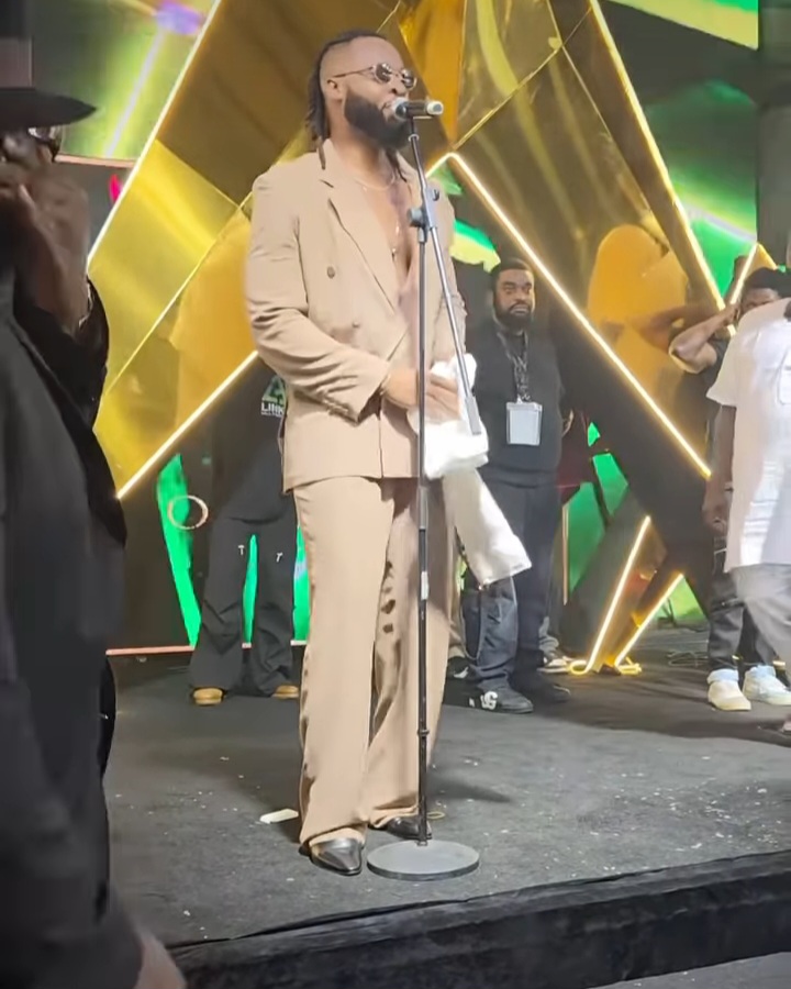 Flavour serenading guests at Obi Cubana's 50th birthday bash