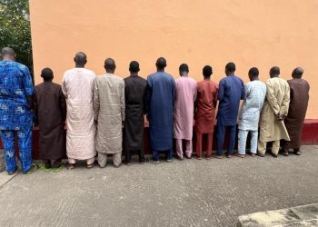 EFCC operatives arresting suspects in Lagos