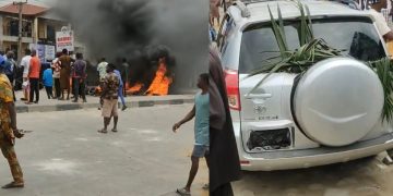 Protesters block Lekki-Epe Expressway after police shooting in Onosa, Ibeju Lekki, Lagos