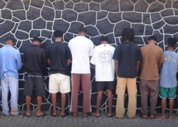 EFCC operatives arrest suspects in Lagos during a cybercrime raid