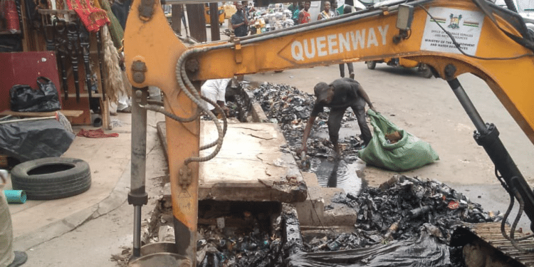 Ministry of Environment team cleaning Nnamdi Azikwe Street in Lagos Island