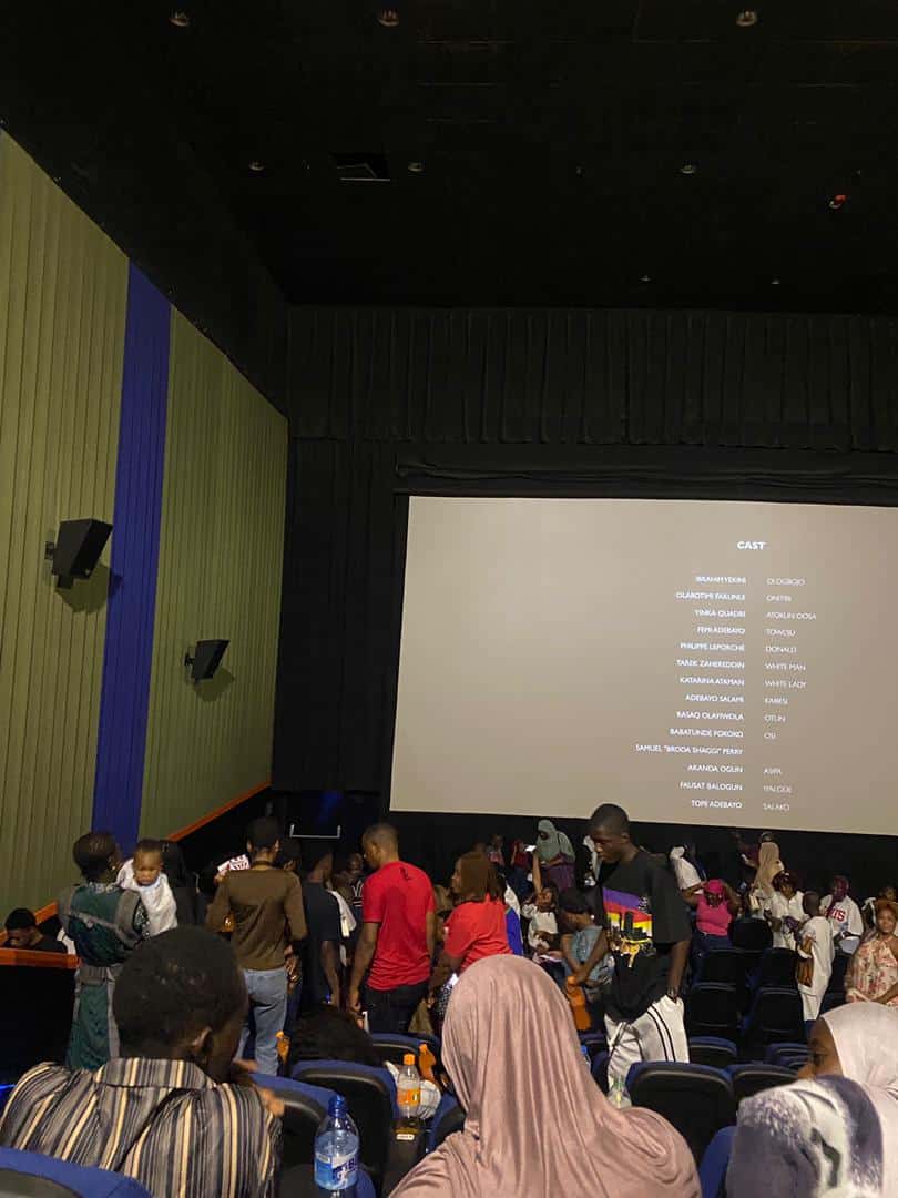A full cinema hall with a crowd of people sitting and watching the "Abanisete" movie.