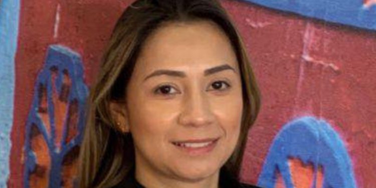 Headshot of Diana Patricia Santillana Galeano, an infant teacher, smiling.