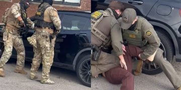 Photo of a chaotic street scene in Chicago with federal agents and a damaged car after a collision involving a US citizen.