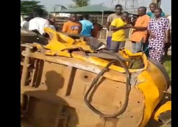 Scene of fatal accident at Powerline junction in Ikorodu showing crashed vehicles and emergency responders