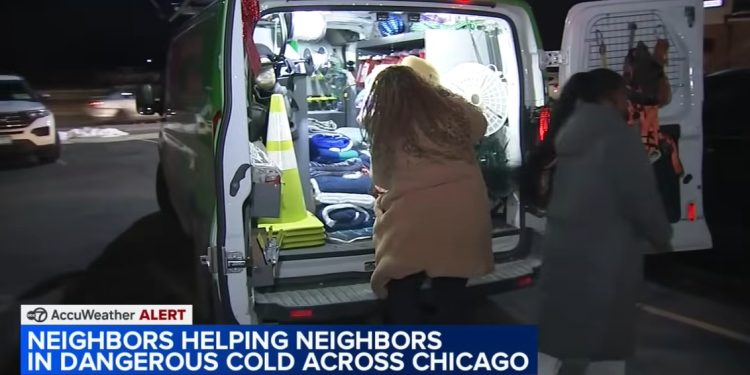 Chicago Woman Delivers Essential Supplies to the Homeless in Arctic Cold