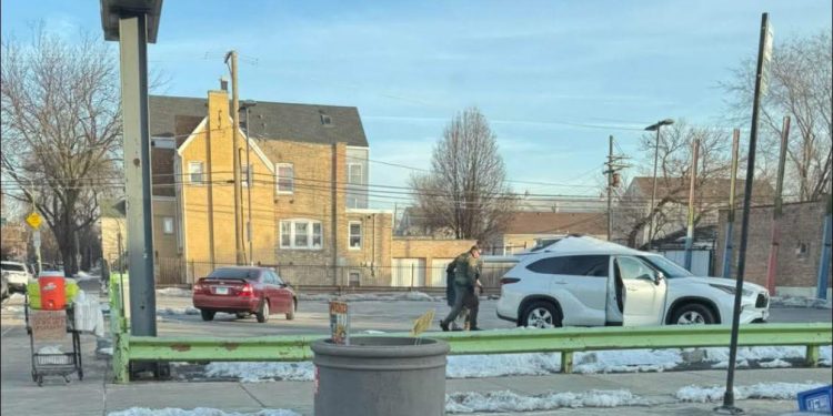 Elderly Tamale Vendor Arrested by Federal Agents in Chicago Neighborhood