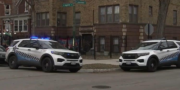 Man Accidentally Shot While Friend Cleans Gun in Albany Park