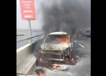 Third Mainland Bridge Fire Sienna Bus Erupts in Flames