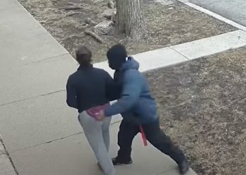 Viral Video Shows Off-Duty Chicago Officer Fatally Shooting Man After Struggle