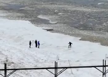 Danger on Lake Michigan: Video Shows Adults and Children Slipping on Unstable Ice