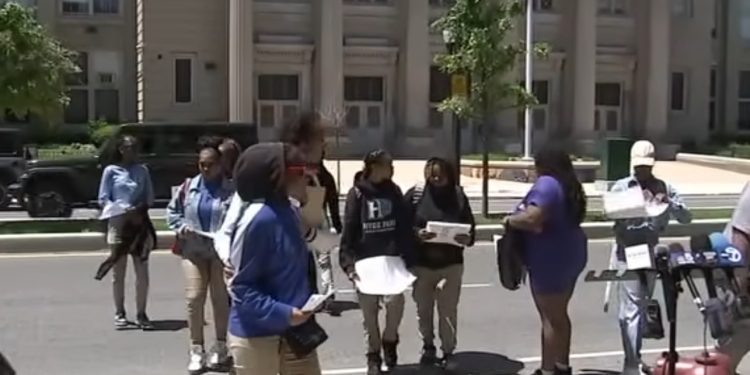 Hyde Park Academy Walkout: Chicago Students Demand Mental Health Support After 3 Classmates Die