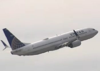 United Flight From Chicago Diverted After Man Tries to Breach Cockpit