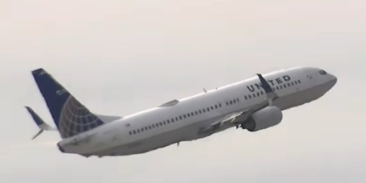 United Flight From Chicago Diverted After Man Tries to Breach Cockpit