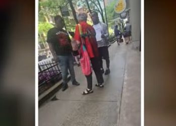 Chicago Tap to Pay Scam: New Video Catches Streeterville Scammers in Action