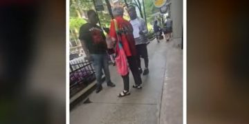 Chicago Tap to Pay Scam: New Video Catches Streeterville Scammers in Action