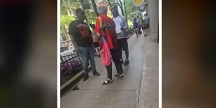 Chicago Tap to Pay Scam: New Video Catches Streeterville Scammers in Action