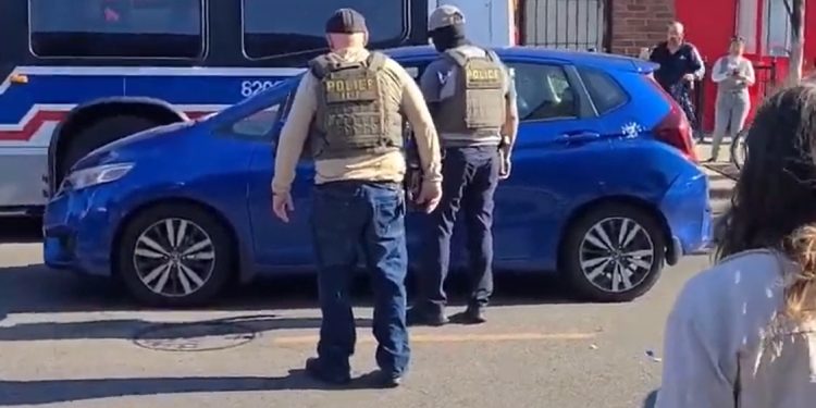 ICE Agents Detain Man in Albany Park Following High-Traffic Confrontation